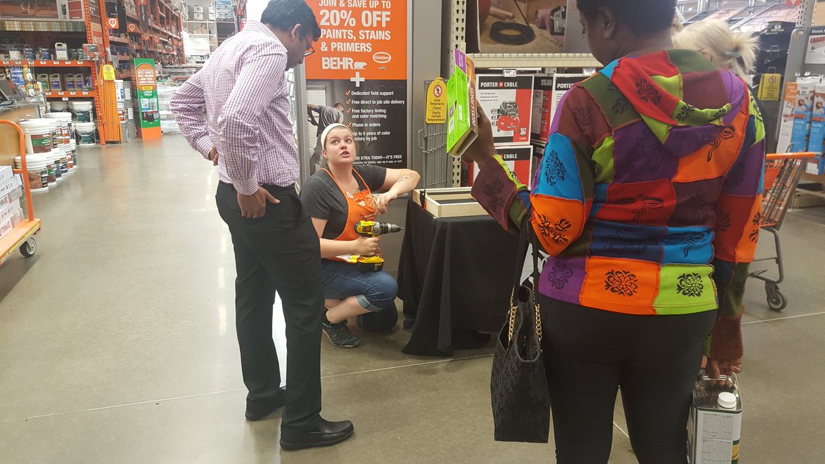 Jess_R_Perry's tweet photo. @AriesOF1995 Our workshop captain Chelsea showing customers how it's done! #CustomersFirst @taelyloynd @MASMmatt @AimeeWang13 @eakman72 @THDPNWPride @stjohn_c https://t.co/CMXDzypjvr