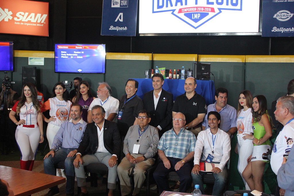 Score_MX's tweet photo. ⚾️ Con un total de 104 selecciones (70 mexicanos 🇲🇽 y 34 extranjeros) se realizó exitosamente el Draft 2018 de la @LMPbeisbol en Hermosillo #DraftLMP2018 https://t.co/eAY25oQgUm