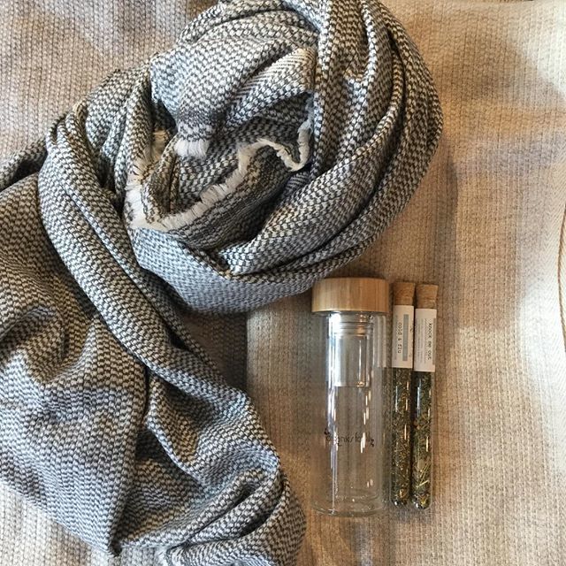 pookipoiga's tweet photo. Happy Friday 🙌🏼 We sure do love this morning sun- but it doesn’t seem to last long enough!! We have a beautiful range of cashmere clothes, shawls and throws. Pictured are our 100% cashmere throws- super soft and snuggly perfect for these winter months 💕 https://t.co/Sqz6uLSjQI https://t.co/Bf8i1zNr6K
