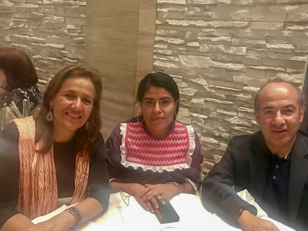 EufrosinaCruz's tweet photo. En el viaje de la vida encontré a @FelipeCalderon y @Mzavalagc, dos seres humanos extraordinarios que han cobijado mis sueños y abrazado mi causa. Hoy, con lealtad y con cariño, reitero mi compromiso para seguir caminando juntos por las mejores causas de México. https://t.co/61T8qTtm48