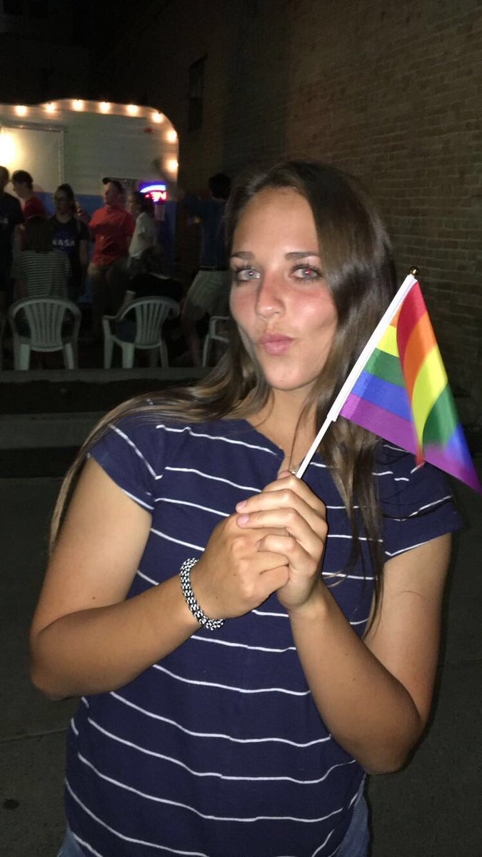 WarAverett's tweet photo. It’s @malbarb4 B Day🎂❤️ https://t.co/B9571E7SWa