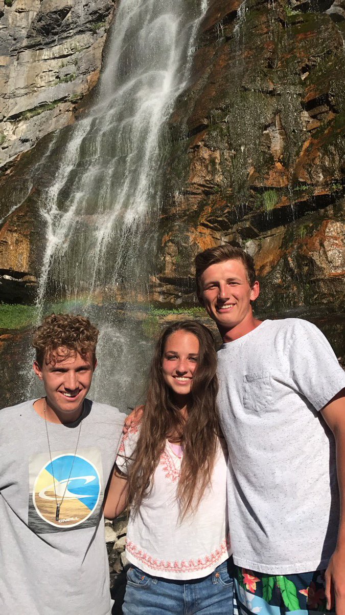 WarAverett's tweet photo. It’s @malbarb4 B Day🎂❤️ https://t.co/B9571E7SWa