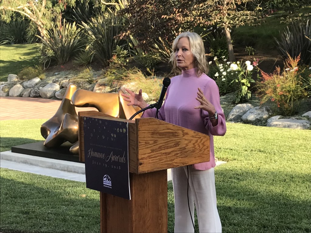 SenToniAtkins's tweet photo. Congrats to @boderek, honored tonight by @HWAC for her work to protect animals around the world. Grateful for her support for my bill #AB96 to crack down on the illegal ivory trade in CA! https://t.co/SUEXCldayR