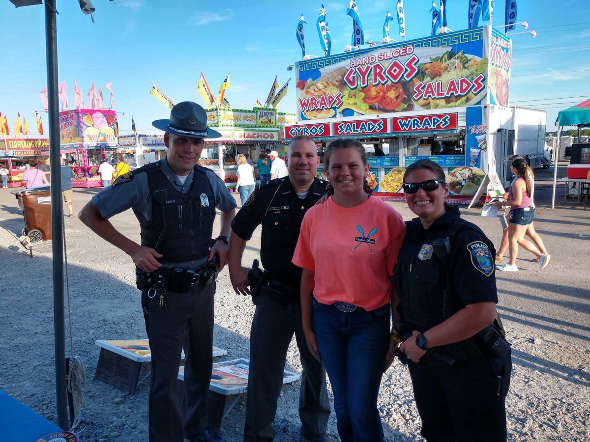HamiltonTwpPD's tweet photo. HTPD is a proud member of the #WarrenCountySafeCommunitiesCoalition.
Today Ofc. Workman spent some time at the #WarrenCountyFair helping promote traffic safety along with members of the #WarrenCountySheriffs and @OSHP https://t.co/Qd8fhXn5NK