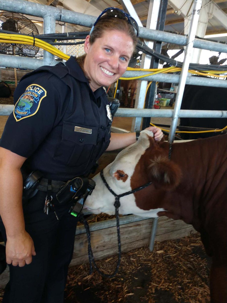 HamiltonTwpPD's tweet photo. HTPD is a proud member of the #WarrenCountySafeCommunitiesCoalition.
Today Ofc. Workman spent some time at the #WarrenCountyFair helping promote traffic safety along with members of the #WarrenCountySheriffs and @OSHP https://t.co/Qd8fhXn5NK