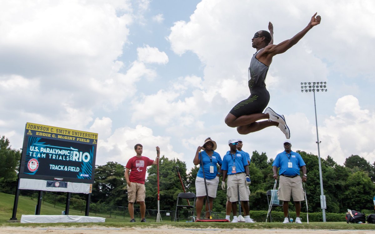 LexGillette's tweet photo. “For once you have tasted flight you will walk the earth with your eyes turned skywards, for there you have been and there you will long to return.” Leonardo da Vinci #TBT https://t.co/b2Gwvrr6p9