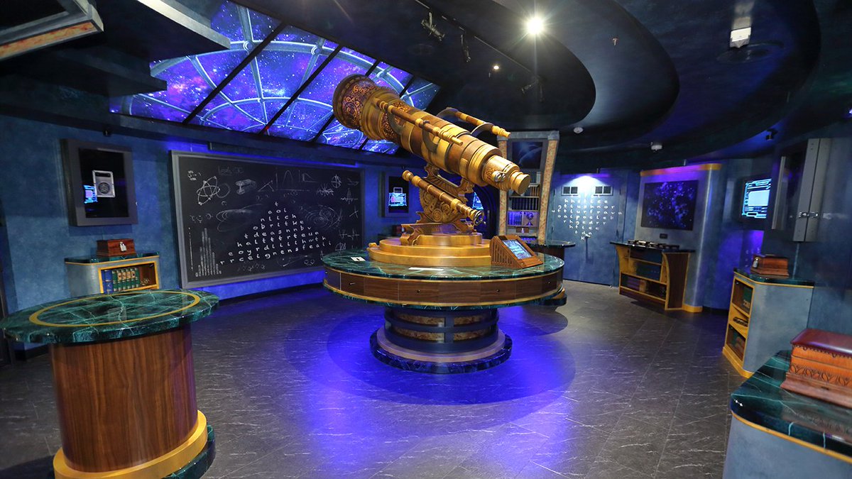 RCI_Chile's tweet photo. El reloj apremia y la misión es traer de vuelta a un brillante científico que se perdió en el tiempo y en el espacio... El famoso juego de mesa Escape Room llegó con The Observatorium a #RoyalCaribbean ¿Te animas a rescatarlo? https://t.co/Z0jeZv4FHn