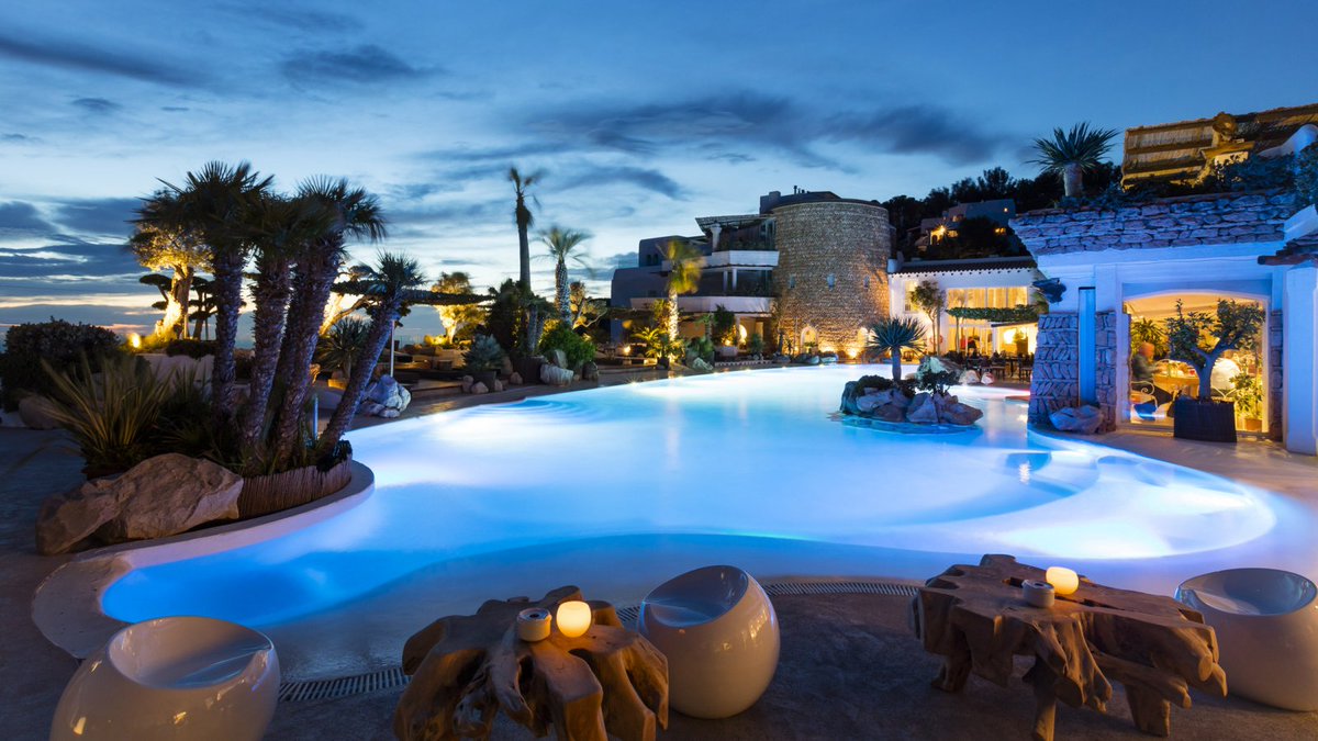 TravagerInfo's tweet photo. Wonderful hotel as well as Flight specials.  Tour on Budget

Website: https://t.co/iGiiTfPSO3

#bargain #cheapflights #cheapholiday #cheaptravel #deals #flightdeals #flights #getaways #hoteldeals #hotels #flighttickets #travel #traveldeals #luxuryhotel #cheaphotels #visit https://t.co/YO1jsvgu5m