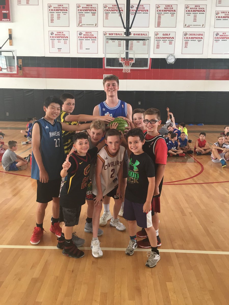 wwrsdboyshoops's tweet photo. A Cardinal Hoops tradition. Watermelon Champions. Team MRay.
#HaveFunGetItDone https://t.co/jk2JX0G8IA