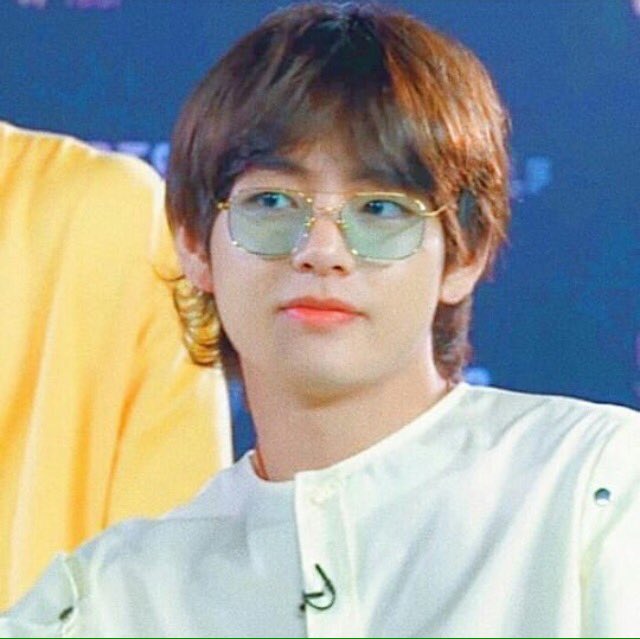 _96_aa's tweet photo. Que caraleo eu sou muito apaixonada por Kim TaeHyung Porra https://t.co/D0fkvVXFJv
