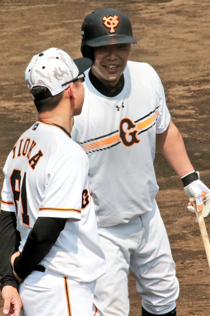 サインボール 阿部慎之助 二岡智宏 7/14 ジャイアンツ球場 二岡智宏 阿部慎之助 笑ってお話ししてた〜