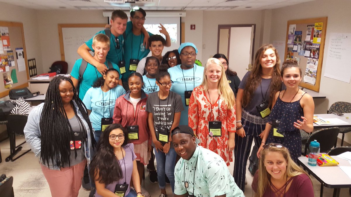 ManorHS757's tweet photo. WWHS VADA club members along with other members of P Squad at YADAPP 2018! #YADAPP #YADAPPSpirit #leanonme #peerleadership #prevention @PortsVASchools #greaterWWHS https://t.co/jHC95jEwPZ