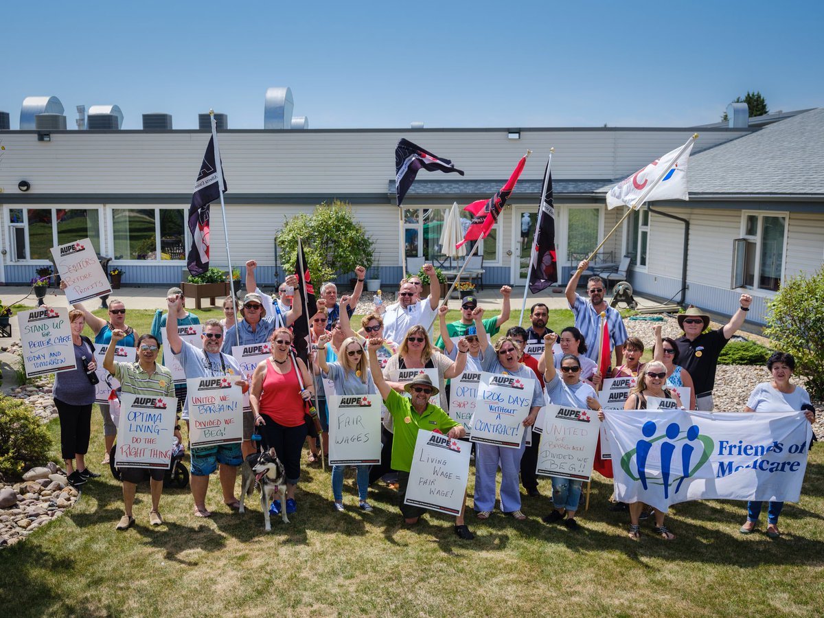 yourAUPE's tweet image. We rallied in #vegreville today! Find out more about what’s going on @OptimaLivingRet Century Park here. aupe.org/news/rally-for… #abseniors #abhealth #ableg