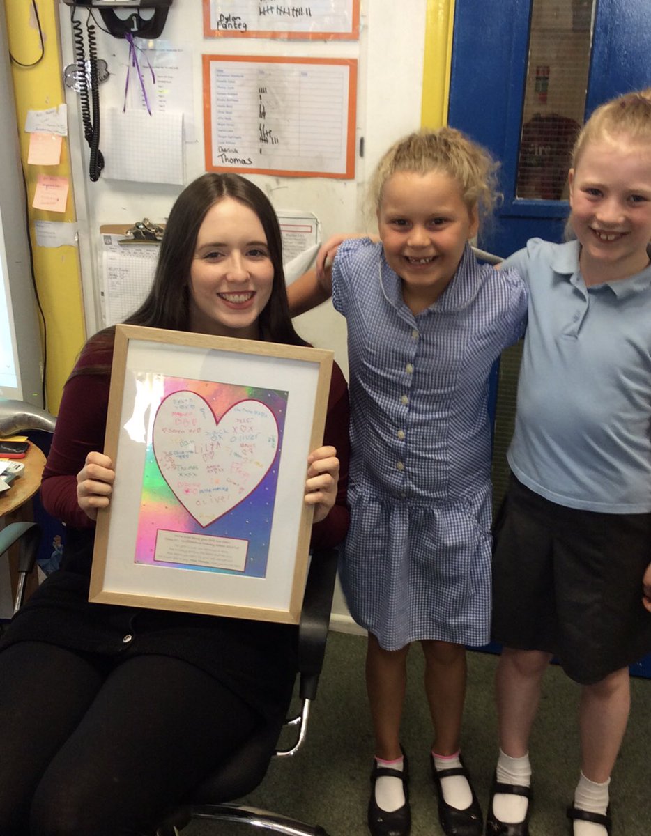 MissThomasRC's tweet photo. What a lovely surprise I received today off my wonderful class. As a NQT I couldn’t have asked for a more amazing bunch of pupils and I will never forget the experiences you have given me! Thank you 2 @mrspaulaharris for organising this beautiful memory 😚❤️ https://t.co/D8HtslpGIY