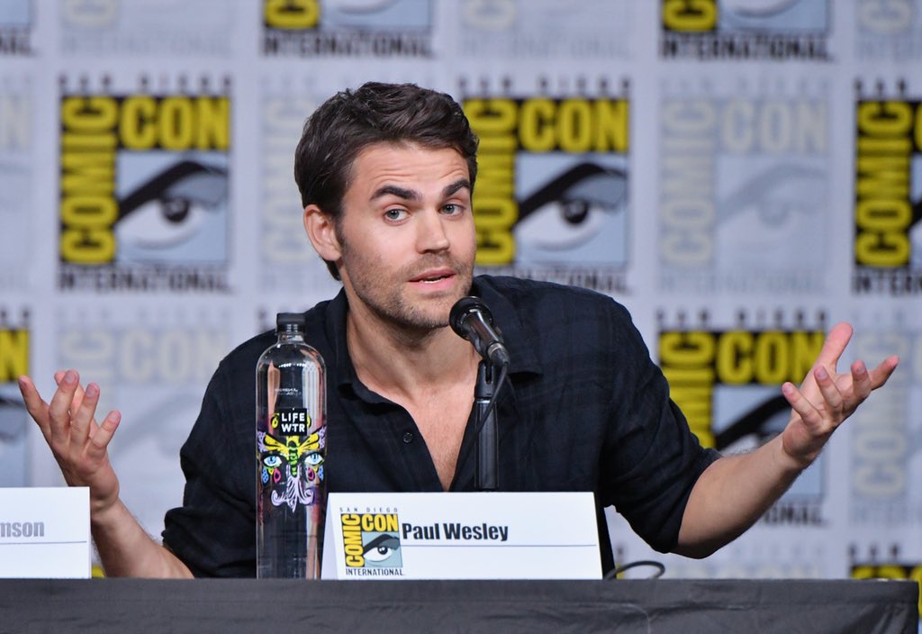 extratv's tweet photo. Current status: Swooning over @paulwesley at the #ComicCon2018 Tell Me A Story panel. For updated pics: https://t.co/PqJ5sdsfdB 

#SDCC #SDCC18 https://t.co/HT7dwMhzIK