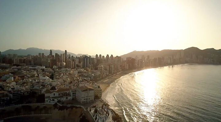 tribus_viajeras's tweet photo. Enamorados de #Benidorm, mañana no os  lo perdáis a las 19:15 @Tribusviajeras en @la2_tve https://t.co/QwlQowfFGj
