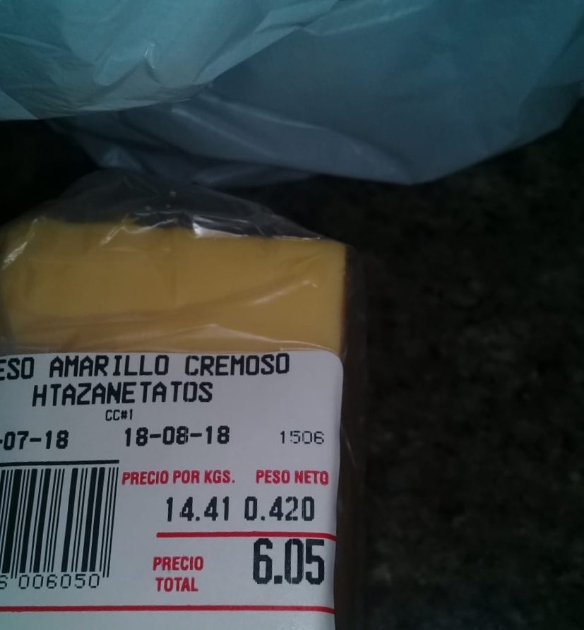 Hoy le deje 5 dolares a mi mama para que me comprara queso, unos tomates y sour cream.. al cabo de un rato me manda esta foto y me escribe: “En que carrizo Panama Utopico tu crees que vivimos?? 🙄😂