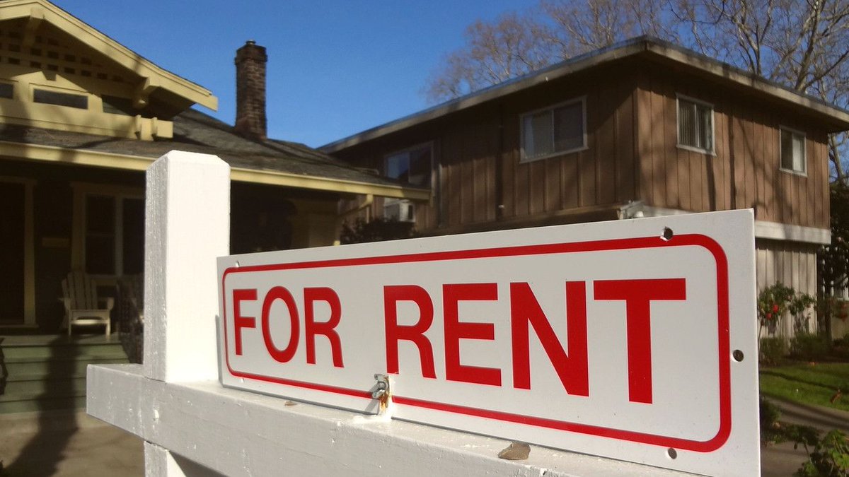 Rentonomics's tweet photo. This #Florida couple collected more than $25k in a #rental scam. @ApartmentList found that over 5 million U.S. renters have lost money to rental #fraud. Follow their tips to avoid common scams https://t.co/PtFr98SOAH via @jepassy @MarketWatch https://t.co/KX0nMLxM6H