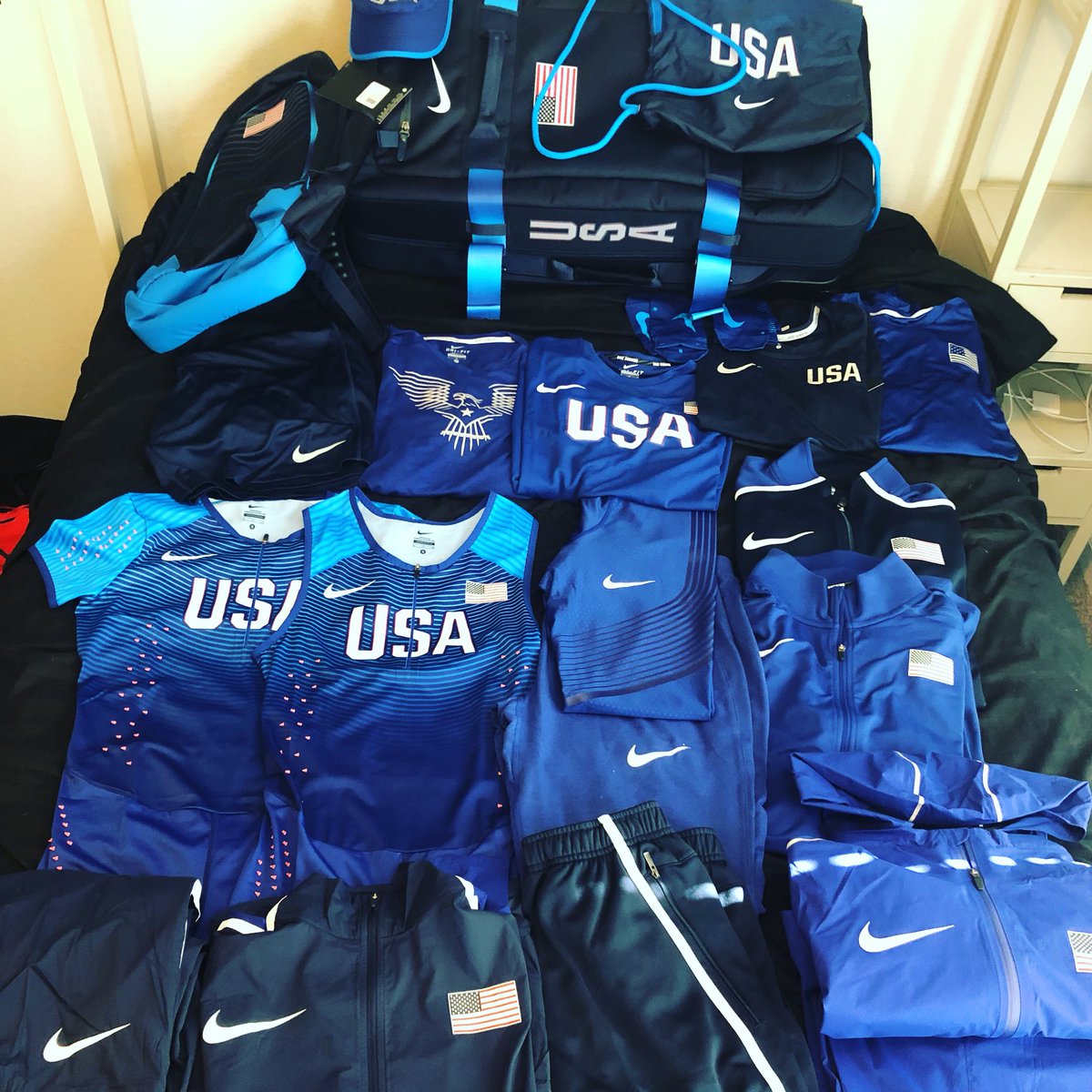 imightsprint's tweet photo. I Been Eating Still Hungry Mommy Made A Scavenger #TeamUSA #IMightSprint https://t.co/D2j2HnBywW