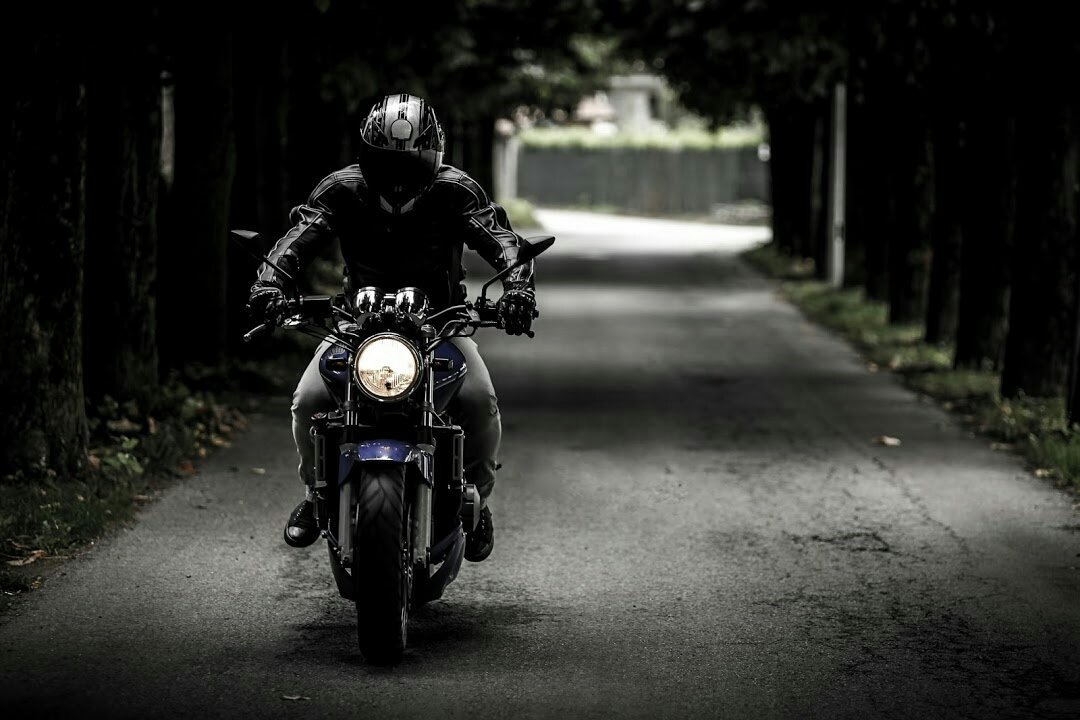 aulakhsandi23's tweet photo. Ride safely in this monsoon..always wear #bikers #safety #kit #RainyDayTips #RoadSafety #someonewaiting https://t.co/F24NaM9gB4
