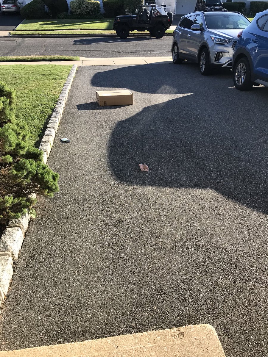 taradicintio's tweet photo. Hey @amazon do you train your drivers to leave packages in the middle of the driveway? #primedayfail #disappointed #badservice https://t.co/WUojuTG5wl