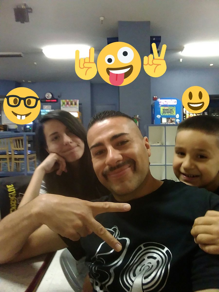 CRAZYGLIVE1's tweet photo. Well this is not a #trowbackthursday  pic but it's going to be 😂 anyway Ya have a Great Day.. am just here Enjoying the Day with my lil son and daughter  just missing my 19 year old son 😕 well back to bowling etc https://t.co/cuaIqsQgjQ