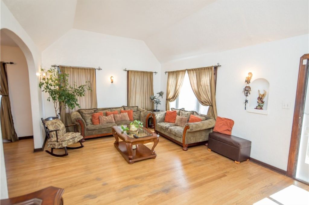 Standard_Marke8's tweet photo. 1217 S Parton St,
Santa Ana, CA 92707
3 beds 2 baths 1,415 sqft
OPEN HOUSE DATE!!!
Saturday July 21st 1:00P.M. - 4:00P.M.
FOR SALE
$550,000
Contact: Christine Burnette (657)-247-6215
#buildyourbrandwithus #getmoreexposure #realestatemarketing #hotlisting2018 #realestate https://t.co/M1JZWa7zKu