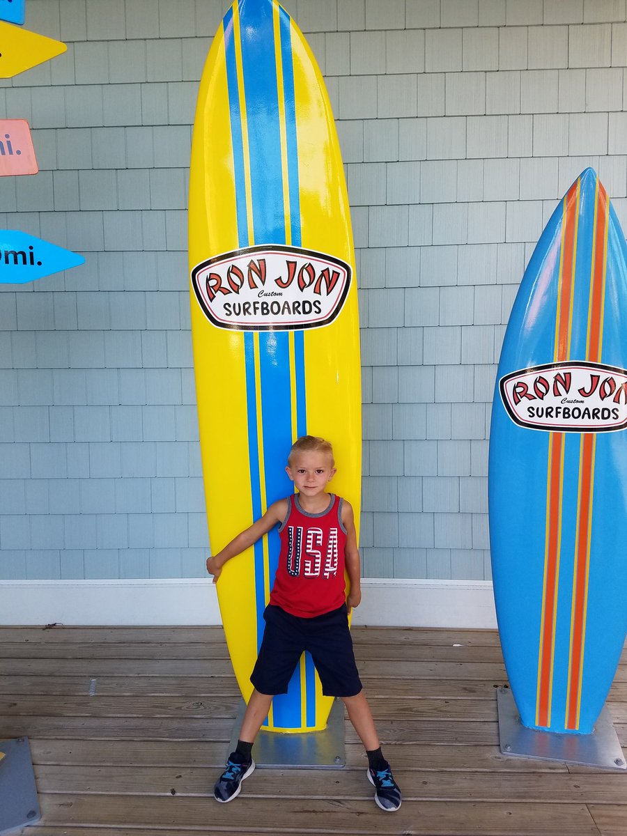 scothoffman's tweet photo. Ramsey: THERE'S A #RAMS SURF BOARD!! https://t.co/KsHdXYbtF8