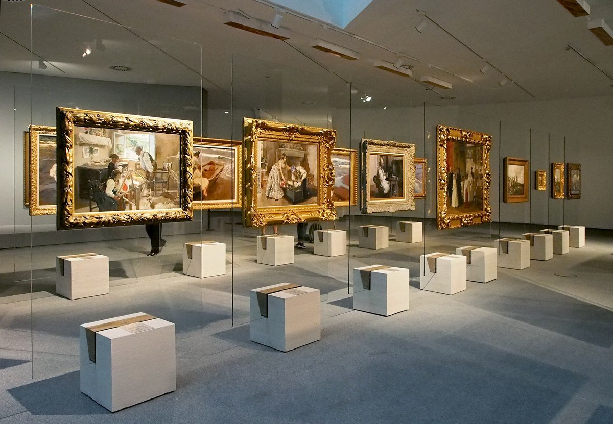 ariovazquez's tweet photo. Pedro Masaveu: Pasión por Sorolla (2018). Proyecto museográfico de la 
Fundación María Cristina Masaveu Peterson en el @CentroNiemeyer sobre un diseño original (Cavaletes de cristal, 1968) de la arquitecta Lina Bo Bardi https://t.co/jdH7V8W0JN