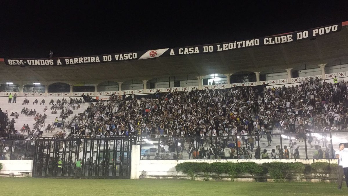 VascodaGama's tweet photo. LEGÍTIMO CLUBE DO POVO

#DiaDeVasco #TorcidaQueViraJogo 

📷 Carlos Gregório Jr/Vasco.com.br https://t.co/Nks65nm9De