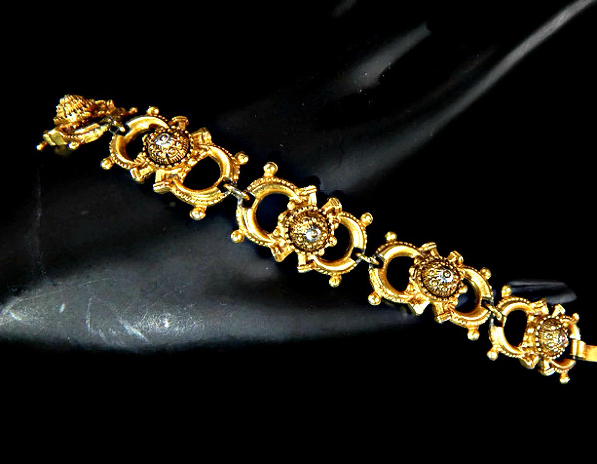 eevintage's tweet photo. https://t.co/7wdgWhJflB #Florenza #GoldPlatedBracelet #ArtGlass #BeadSet on #SilverToneDome #Signed #designerjewelry #collectiblejewelry #svintage #jewelry #GotVintage https://t.co/2hiab99pa6