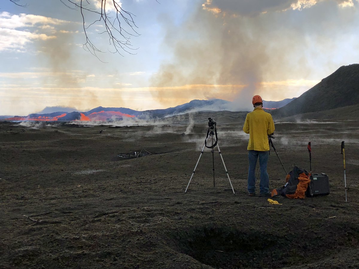 USGSVolcanoes's tweet photo. #Kilauea #Volcano #LERZ update! #Fissure8 still pumping #lava into a slightly lower channel. No overflows today. #OceanEntry about 500 m to Isaac Hale Park boat ramp. No other fissures active.
Next summit #TypeA should be this afternoon.
https://t.co/7sDZqcOJ5s
#KilaueaErupts https://t.co/ipcwPKnt3E