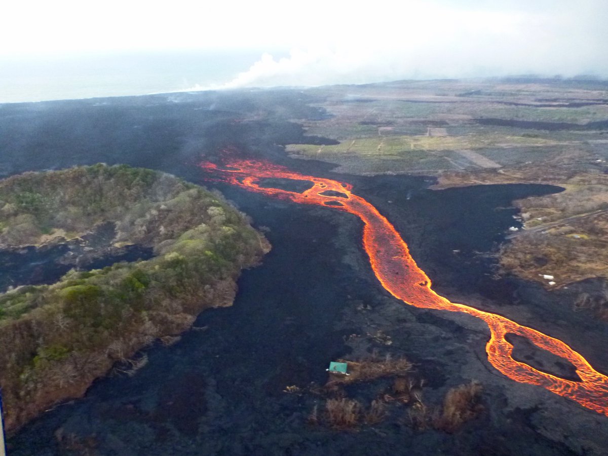 USGSVolcanoes's tweet photo. #Kilauea #Volcano #LERZ update! #Fissure8 still pumping #lava into a slightly lower channel. No overflows today. #OceanEntry about 500 m to Isaac Hale Park boat ramp. No other fissures active.
Next summit #TypeA should be this afternoon.
https://t.co/7sDZqcOJ5s
#KilaueaErupts https://t.co/ipcwPKnt3E