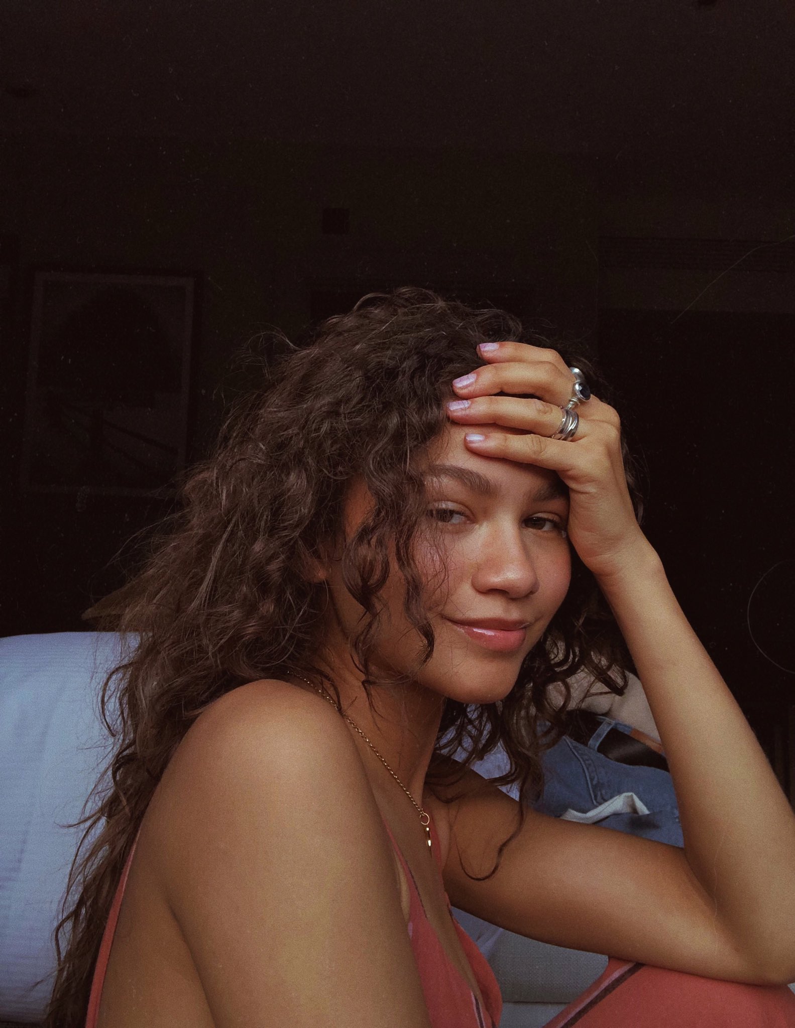 Zendaya On Twitter Small Photo Shoot In Front Of A Window T 