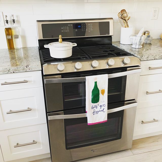 DecorPad's tweet photo. Styling a white kitchen
.
.
.
.
.
.
#design #decor #interiors #interiordesign #homedecor 
#decorating #instahome #instadecor #instadesign #interiordecor #interiorstyling #decorate #interiordecorating #interiorinspiration 
#interiorinspo #myhome #fortheho… https://t.co/4Fn9CQNWqU https://t.co/VglI5bthhc