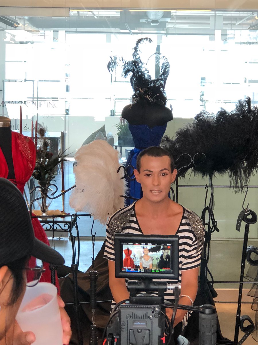 DMANfame's tweet image. “I don’t even want The Man in My Room... I just want the #RoomService, some #AirConditioning and a 2,000 #ThreadCount” #dereksays 😂😂