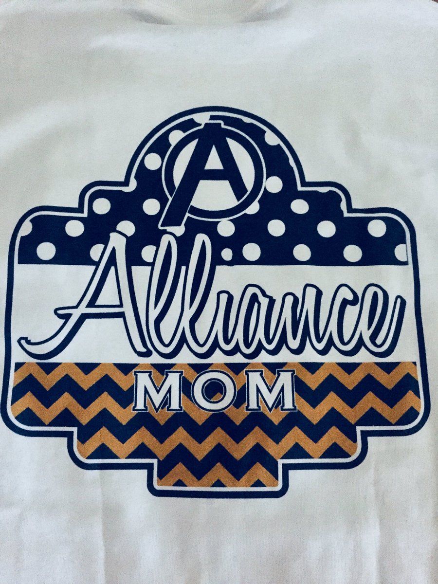 KellyKDouglas's tweet photo. Alliance Academy for Innovation opening year! I’ve got my shirt from PTSO and ready to cut that ribbon!#ExperienceAlliance #OpeningYear #Allianceproudmom https://t.co/gAA2JlpRnB