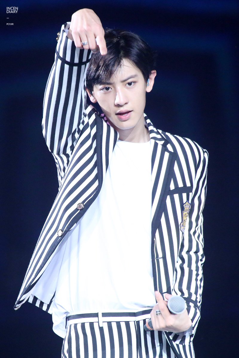 chanyeol61_py's tweet photo. Recopilación de momentos de #Chanyeol celebrando el
#Yeolstagram15M
Cr. En las fotos
@weareoneEXO
#exo
#weareoneEXO 
#EXO_ComingSoon https://t.co/1AT1Z1d8GQ
