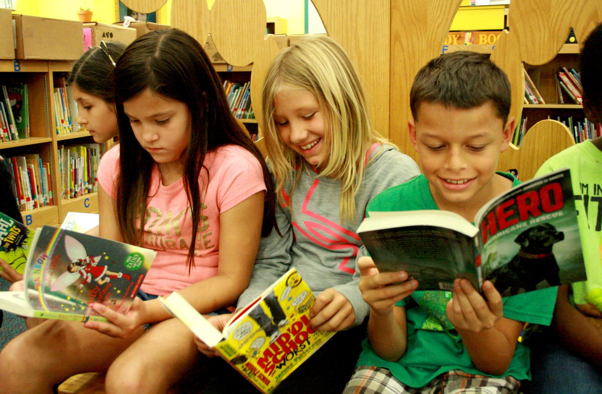 sarasotaschools's tweet photo. THANK YOU! The @rrcna_org has generously granted Sarasota County Schools a $15,000 scholarship in support of children's literacy programs! The Reading Recovery program is a proactive intervention to help students become lifelong readers. #SCSAllStars https://t.co/UNggZRzUYr