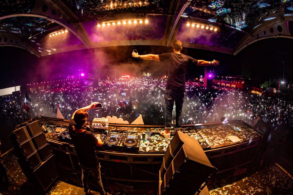 yvesv's tweet photo. Dreamville, The Gathering 🙏🏼❤️ https://t.co/NvBdZL2Hs0