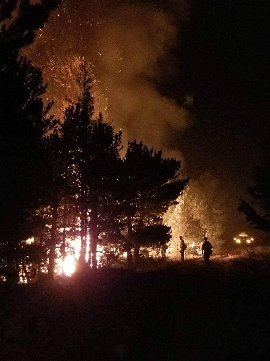 Securityfire1's tweet photo. A few pictures of Security fire doing work at the Spring Creek fire. https://t.co/5YjA0GNrAw