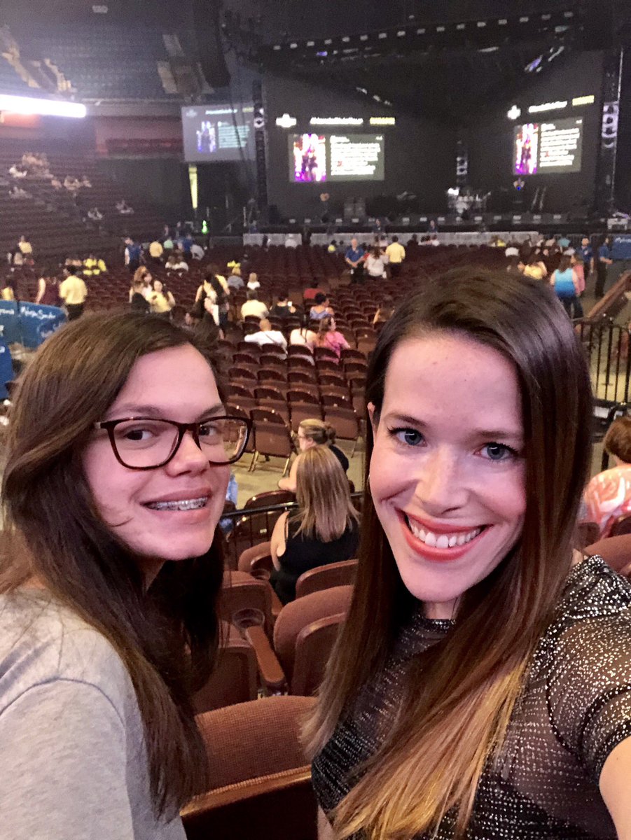LCS12187's tweet photo. Excited to see @charlieputh !!
#MoheganSunArena #hondacivictour #VoicenotesTour https://t.co/3pcszrgqOW