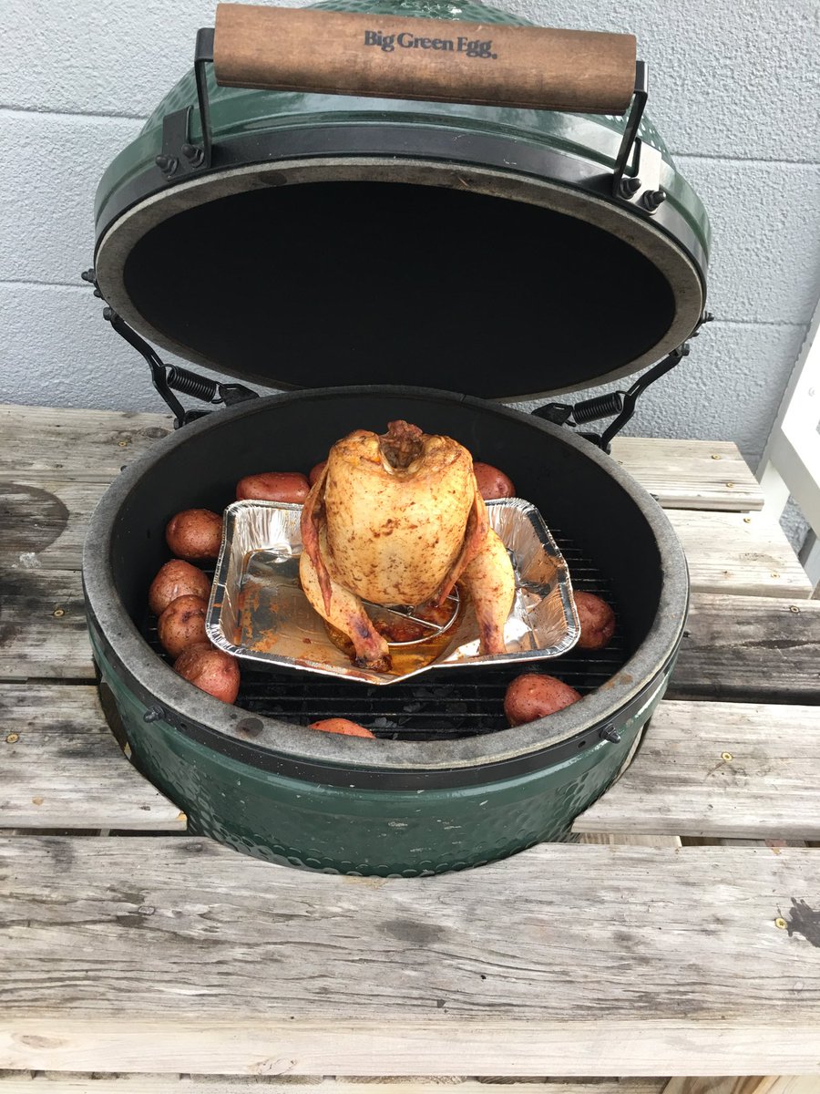 jeffdriskel's tweet photo. Last night of @BigGreenEgg season #FullBird #BeerCan https://t.co/GnVq9WWot5