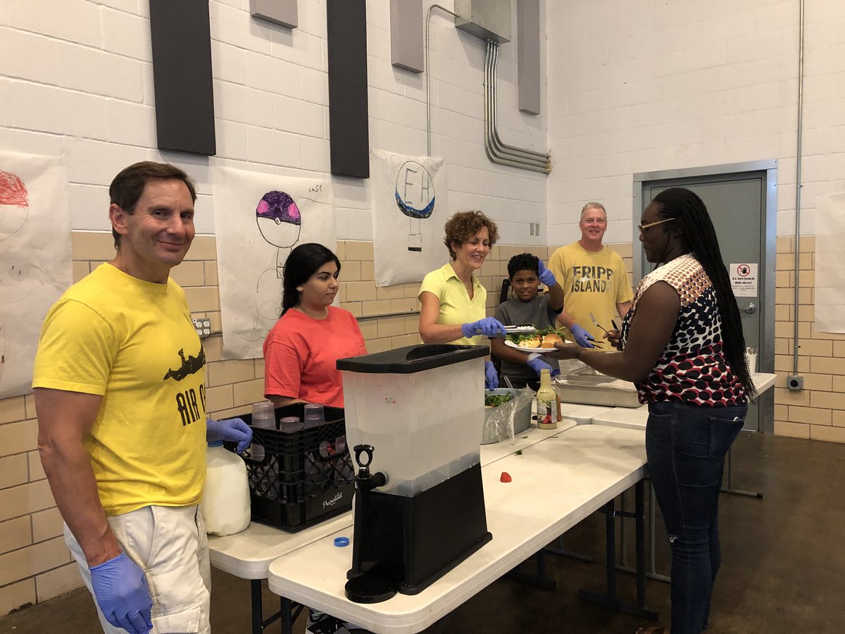 lgreiwe's tweet photo. Our @RotarySGFSE serving dinner to the neighbor at @Thefairbankssgf. #serviceaboveself https://t.co/yN4GIWzpbk
