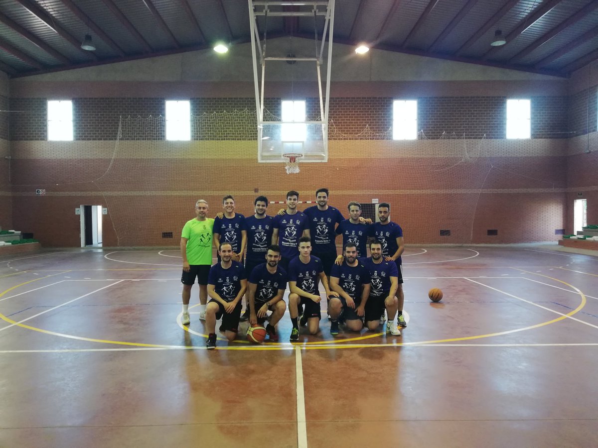 CarrizoDXT's tweet photo. Valverde sigue teniendo aquella generación de oro 🏀💪 https://t.co/l3bwEIgs4Q