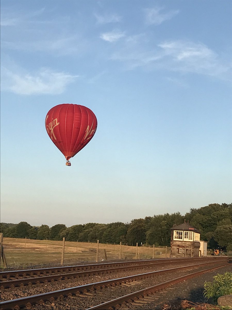 ArnsideVillage's tweet photo. Peaceful evening flight. Looking for somewhere to land. #Arnside https://t.co/ewlAZOCpM7