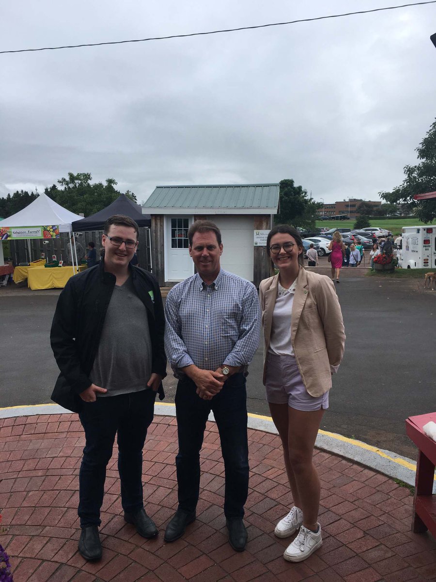 Great catching up at the Charlottetown Farmers Market yesterday with two bright young Islanders, <a href="/UPEISU_PRES/">UPEISU President</a> &amp; @UPEISU_VPAX .#PEI #leadership #FutureIsBright