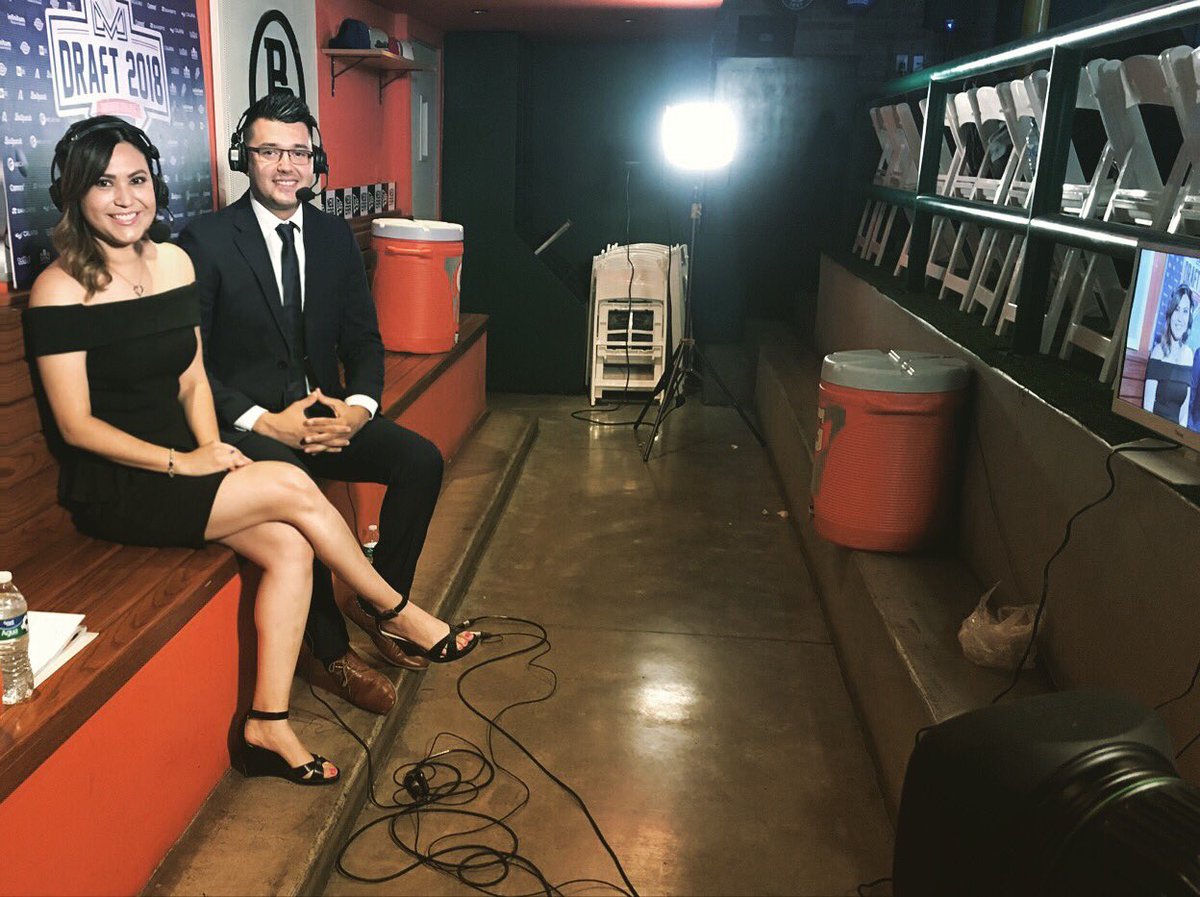 BustamanteCarla's tweet photo. Hoy tocó 🎧🎤transmitir el #DraftLMP2018 ⚾️ para @tvcdeportes @megasports317 con @VillaresJr https://t.co/cm7YobtJqV
