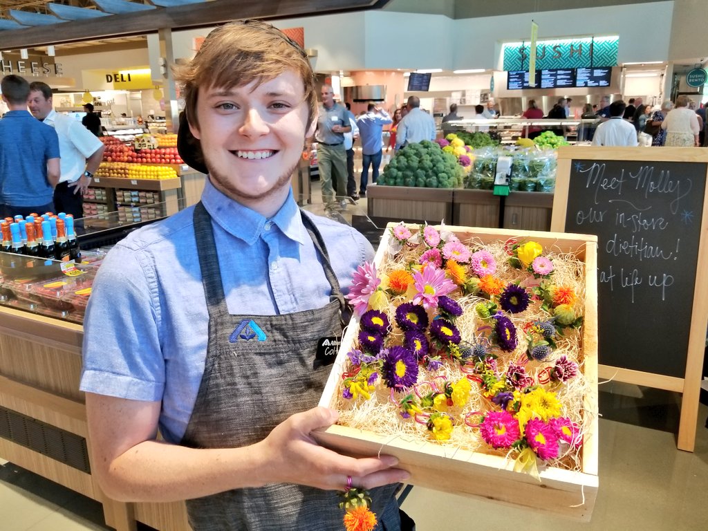SheSaved's tweet photo. Darling flower rings from the #floral department @Albertsons as part of
#GrandOpening of the Broadway #Albertsons store in #Boise.
Thank you Colton for the fun party favors!
#EatLifeUp #AlbertsonsPartner https://t.co/9F0RHvKQ55