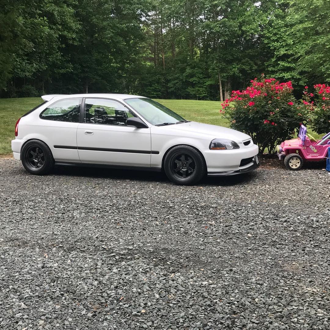 HypeHondas's tweet photo. Pink Jeep is LIT 🔥 https://t.co/KO28gGoq7U